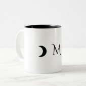 Moderne Crescent Moons weiß und schwarz Monogramm Zweifarbige Tasse (Vorderseite Links)