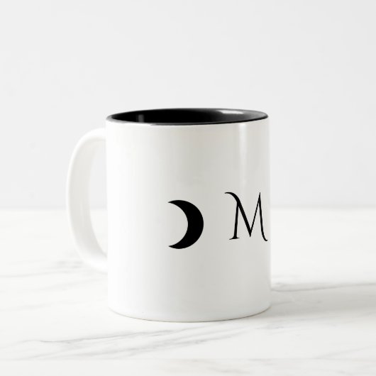 Moderne Crescent Moons weiß und schwarz Monogramm Zweifarbige Tasse (Vorderseite Links)
