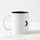 Moderne Crescent Moons weiß und schwarz Monogramm Zweifarbige Tasse (Links)