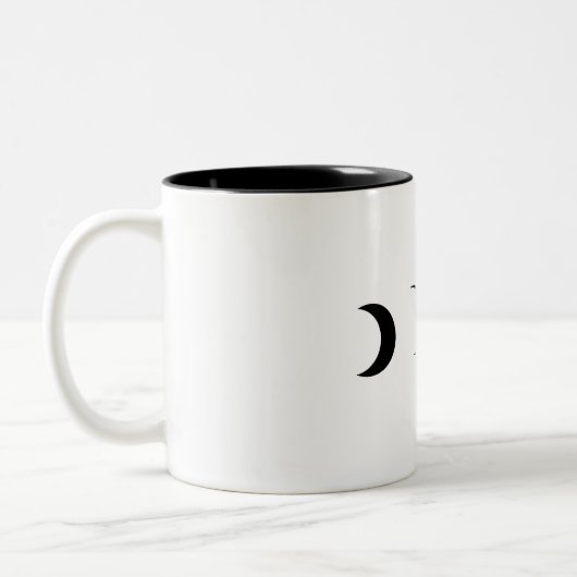 Moderne Crescent Moons weiß und schwarz Monogramm Zweifarbige Tasse (Links)