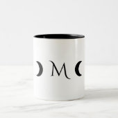 Moderne Crescent Moons weiß und schwarz Monogramm Zweifarbige Tasse (Mittel)