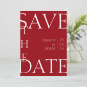 Moderne Crimson Red Minimal Typografy Wedding Save The Date (Stehend Vorderseite)