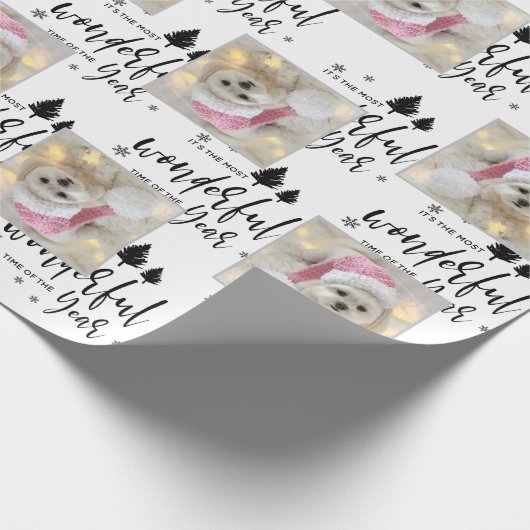 Moderne Custom Foto Dog Schwarz-weiß Typografie Geschenkpapier (Ecke)
