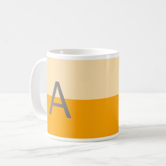 Moderne daffodische gelbe Monogramm Kaffeetasse (Vorderseite Links)