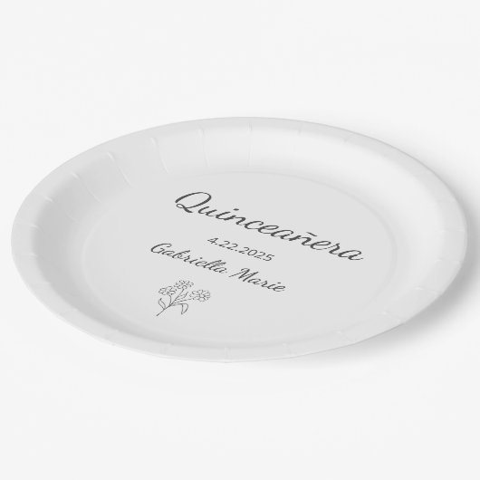 Moderne Daisy Quinceañera Elegant Gray Typografy Pappteller (Schrägansicht)