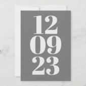 Moderne Datumsnummer Typografie Grau Save The Date (Rückseite)