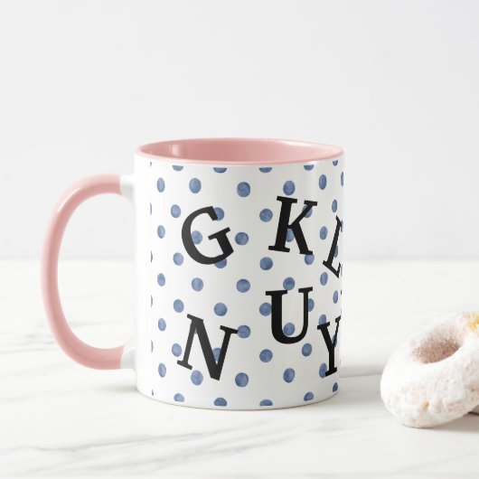 Moderne Design Polka Punkte mit schwarzem Text Blu Tasse (Mit Donut)