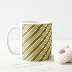 Moderne diagonale Streifen in Salbeigrün und Beige Kaffeetasse