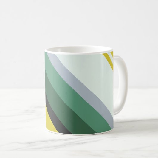 Moderne Diagonalstreifen in Grün, Gelb und Grau Kaffeetasse (VorderseiteRechts)