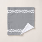 Moderne Diamant-Dekorationslinie auf Grau Badhandtuch Set (Waschlappen)