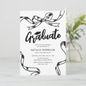 Moderne Doodle Bow Graduation Party Einladung (Stehend Vorderseite)