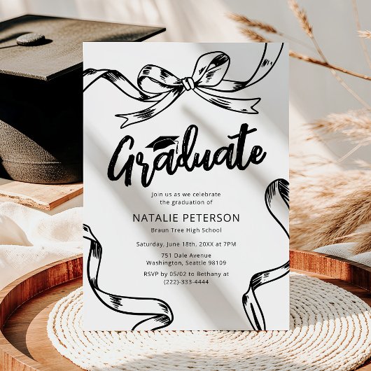 Moderne Doodle Bow Graduation Party Einladung