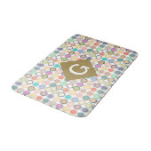Moderne Dots - weiß mit Pastellfarben Badematte (Schrägansicht)