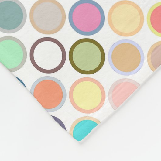 Moderne Dots - weiß mit Pastellfarben Fleecedecke (Ecke)