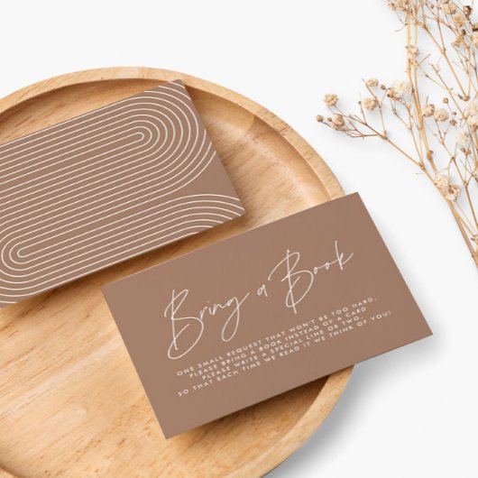 Moderne Drehbuch Braun-Baby-Dusche bringen ein Buc Mitteilungskarte