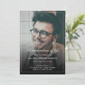 Moderne Drehbuch-Foto-Feier zur Lebensbeerdigung Einladung (Stehend Vorderseite)