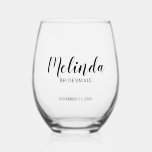 Moderne Drehbuch Personalisierte Bridesmaier Weinglas Ohne Stiel<br><div class="desc">Modernes Drehbuch Personalisierte Bridesmaids Weinglas mit personalisierten Namen als Brautjungfrau im modernen Drehbuch Schriftart Stil mit Titel und Hochzeitstag in modernen sans serif Schriftart Stil. Auch perfekt für Trauzeugin,  Blütenmädchen,  Brautmutter,  Trauzeugen,  Trauzeuge und mehr.</div>