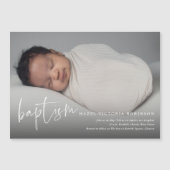 Moderne Drehbuch Religiöse Taufe & Christening Magneteinladung (Vorderseite)