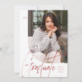 Moderne Drehbuchabschlüsse Rot ein Foto Abschluss Einladung (Vorderseite)