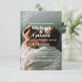 Moderne Drehbuchhochzeit botanisches Foto Einladung (Stehend Vorderseite)