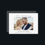 Moderne Drehbuchhochzeit Save The Date<br><div class="desc">Moderne Drehbuch elegante Hochzeit Save the Date Karte. Modernes minimalistisches Design. Alle Farben können individuell angepasst werden.</div>