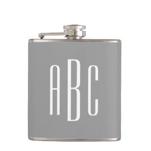 Moderne Dreibuchstabenmonogramm in Grau und Weiß Flachmann