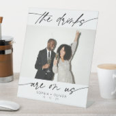 Moderne Drinks sind auf US-Kalligrafie Script-Foto Sockelschild (In Situ)