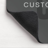 Moderne dunkelgraue editierbare Monogramm-Designvo Mousepad (Ecke)