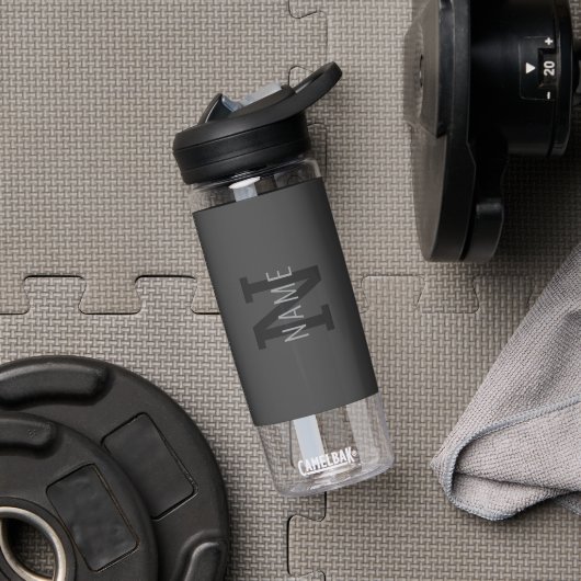 Moderne dunkelgraue monogrammierte Namen (oder and Trinkflasche (Fitnessstudio)