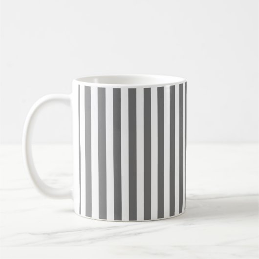 Moderne dunkelgraue und weiße vertikale Streifen Kaffeetasse (Links)