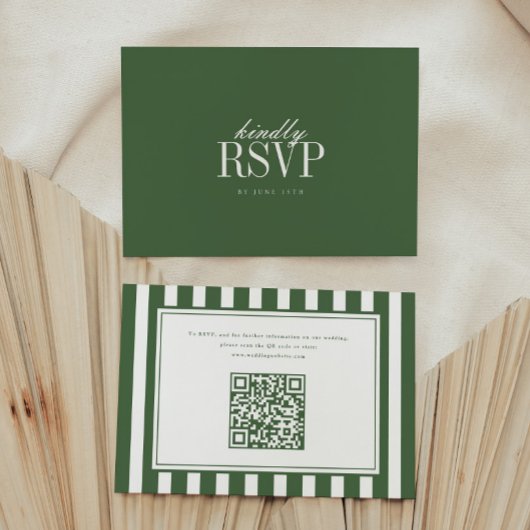 Moderne dunkelgrüne gestreifte QR-Code-Hochzeit RSVP Karte