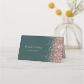 Moderne Dunkelgrüne Rose Gold Glitzer Edge Wedding Platzkarte (Rückseite)