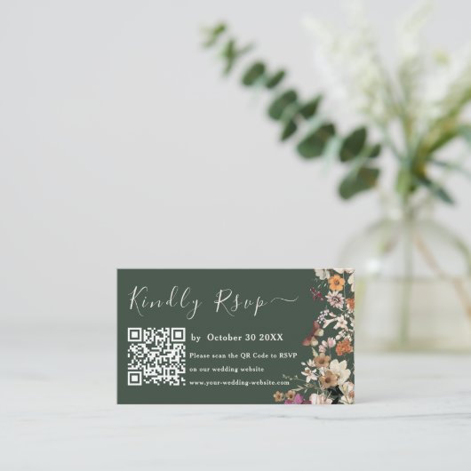 Moderne dunkelgrüne Wildblume Qr Code UAwg Wedding Begleitkarte (Stehend Vorderseite)