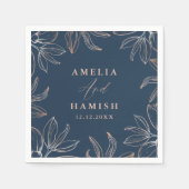 Moderne dunkle Blauen und Rose Gold Foliage Hochze Serviette (Vorderseite)