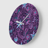 Moderne dunkle lila Blumenmuster Große Wanduhr (Winkel)