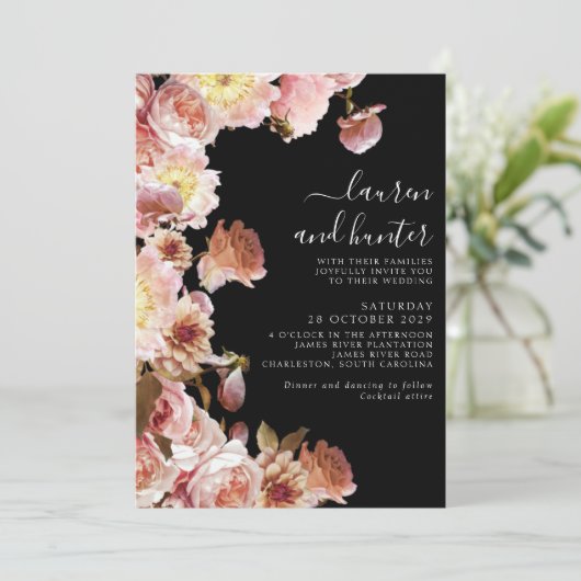 Moderne dunkle Moody Blush Pink Script Blues Hochz Einladung (Stehend Vorderseite)