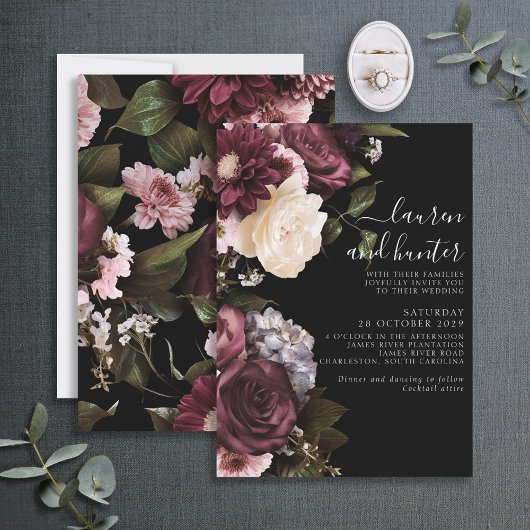 Moderne Dunkle Moody Burgundy Script Floral Weddin Einladung
