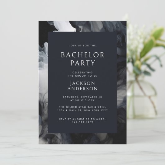 Moderne dunkle Smoky Gray Elegante Bachelor Party Einladung (Stehend Vorderseite)