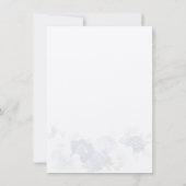 Moderne Dusty Blue Floral Bridal Dusche Einladung (Rückseite)