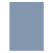Moderne Dusty Blue Minimal Blätter Platzkarte Tischnummer (Rückseite)