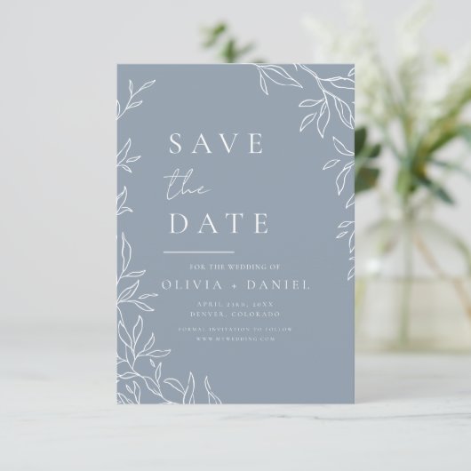 Moderne Dusty Blue Minimal Leafy Wedding Save The Date (Stehend Vorderseite)