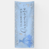 Moderne Dusty Blue Silver Gown Quinceañera Willkom Banner (Vertikal)