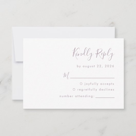 Moderne Dusty Lavender Script Wedding RSVP Karte (Vorderseite)