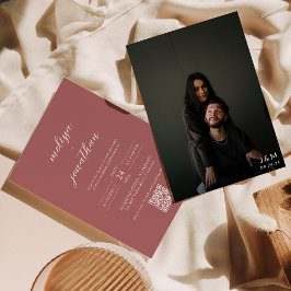 Moderne Dusty Rose Foto Monogram QR Code Hochzeit Einladung