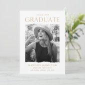 Moderne Edge Gold Foto Graduation Party Einladung (Stehend Vorderseite)