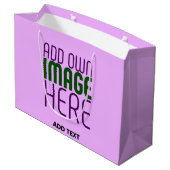 MODERNE EDITABLE EINFACHE MAUVE BILDERTEMPLATE GROßE GESCHENKTÜTE (Rückseite Schrägansicht)