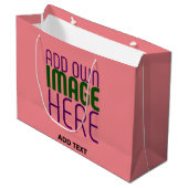 MODERNE, EDITABLE SALMON PINK BILDTEMPLATE GROßE GESCHENKTÜTE (Vorderseite Schrägansicht)