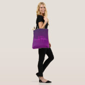 Moderne editierbare monogrammierte Text & Lila Omb Tasche (Am Model)