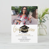 Moderne, einfache 2-Foto-Gold-Script-Graduierungsp Einladung (Stehend Vorderseite)