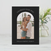 Moderne, einfache Foto-Verlobungsparty Feiertagskarte (Stehend Vorderseite)